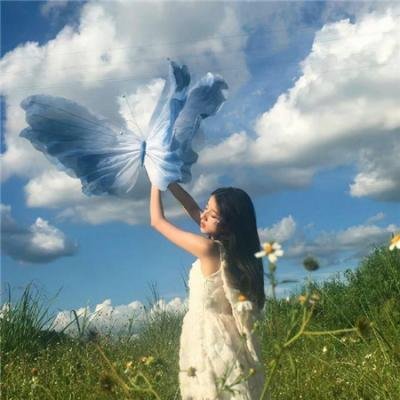 街头实拍：乐坛天后与前任深夜同框，本人沉默不回应